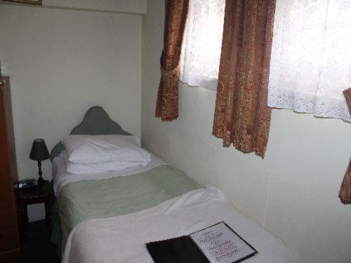 The Knoll Guesthouse Newport  Zimmer foto