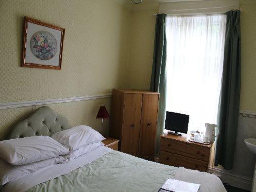 The Knoll Guesthouse Newport  Zimmer foto