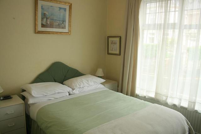 The Knoll Guesthouse Newport  Zimmer foto