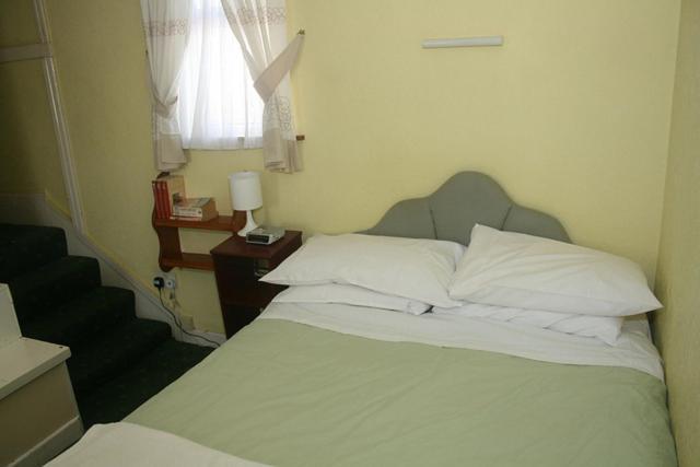 The Knoll Guesthouse Newport  Zimmer foto
