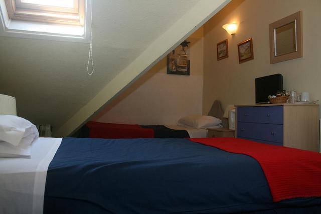 The Knoll Guesthouse Newport  Zimmer foto