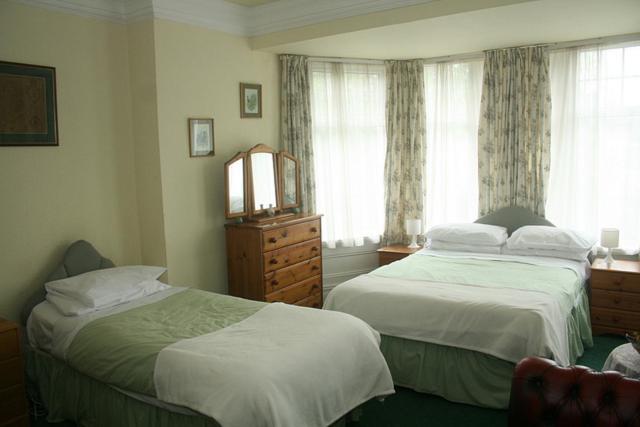 The Knoll Guesthouse Newport  Zimmer foto